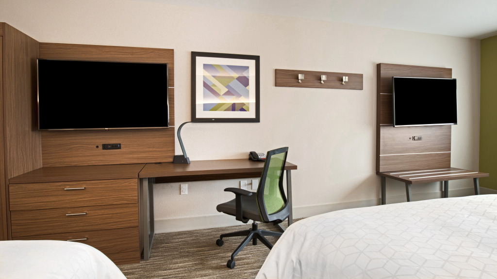 Holiday Inn Express & Suites Racine by IHG