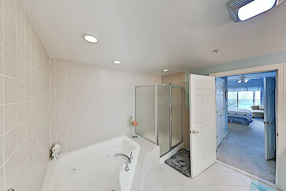 Bayfront Bliss Rooftop Pool, Short Walk To Beach 3 Bedroom Condo