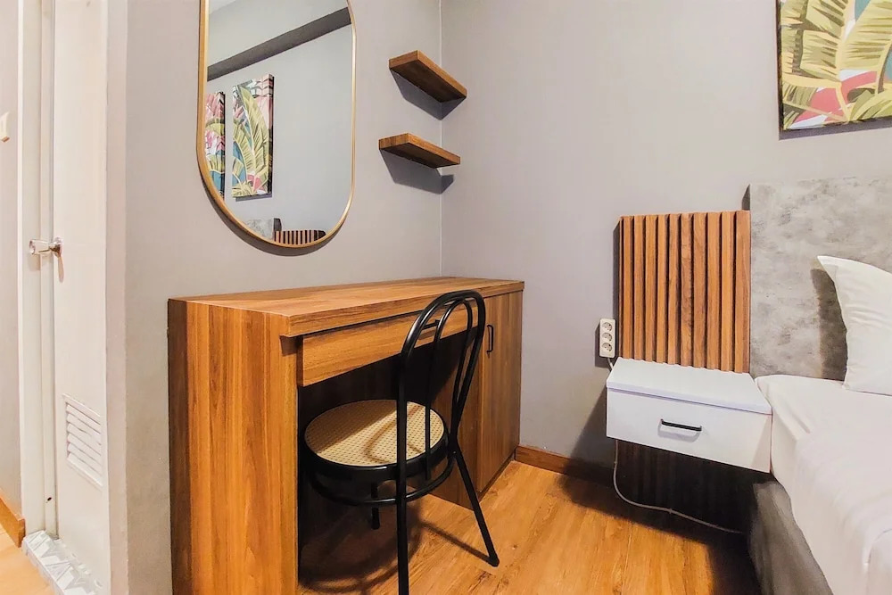 Relaxing And Homey Studio Sky View Apartment