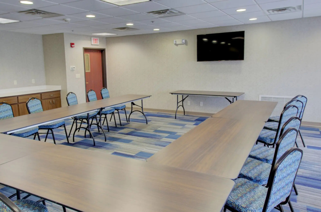 Holiday Inn Express & Suites Le Mars by IHG