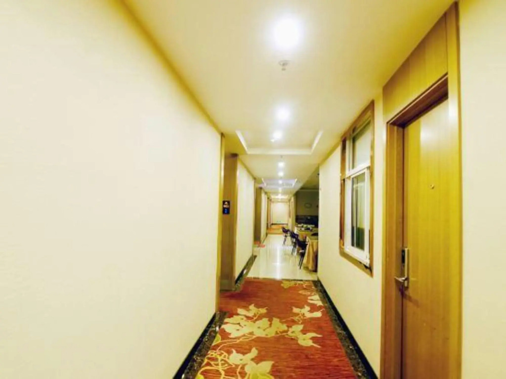 GreenTree Inn Express Hotel (Hefeinan Railway Station Gongjing College Subway Station)