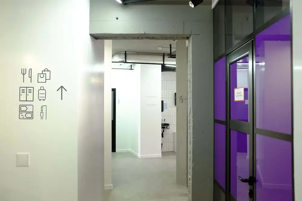 AV capsule hotel & hub