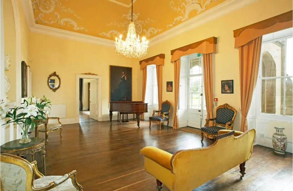 Newcourt Manor