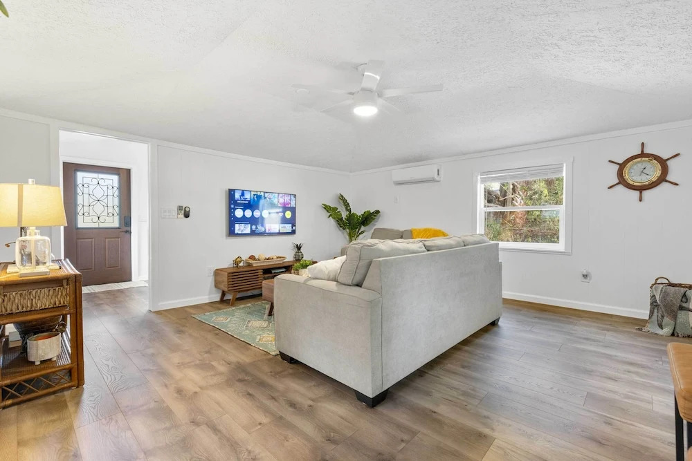 4 Mi to Dtwn Jensen Beach Cottage