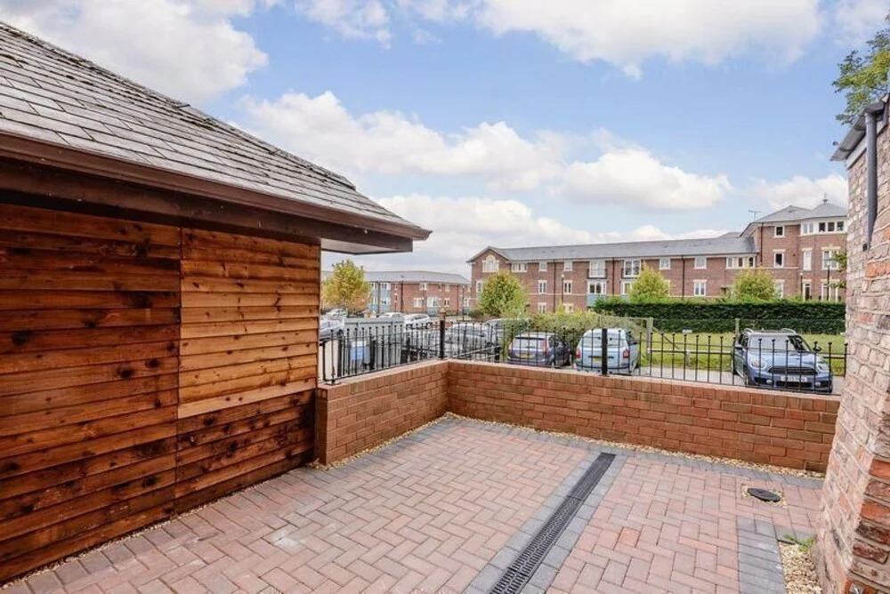 Luxury Listed Townhouse 350 Yds From Racecourse