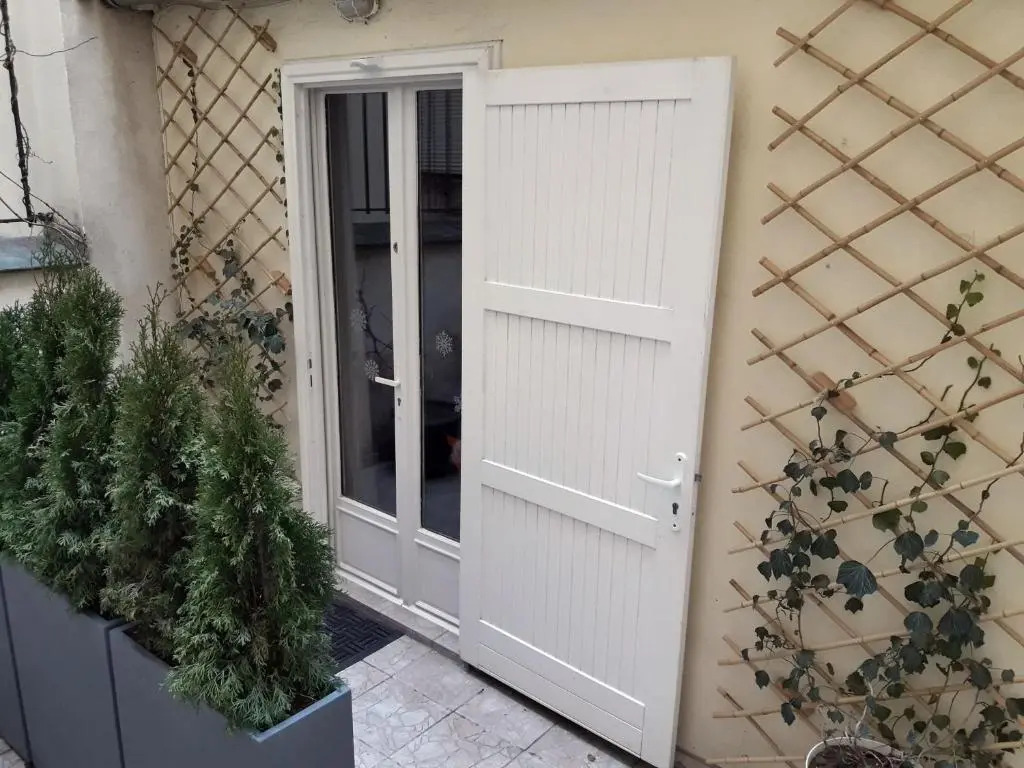 Romantic tiny house in Paris