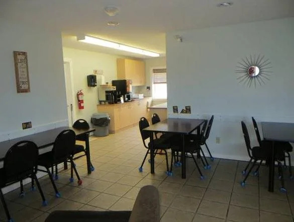 Shoreside Inn & Suites