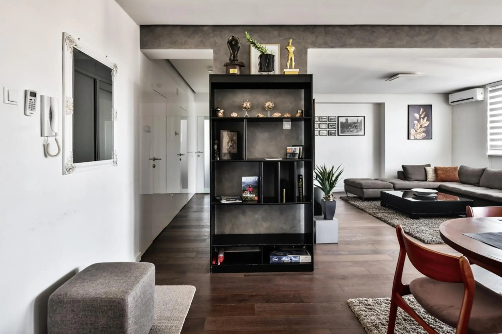2 bedroom Penthouse in city center, free parking