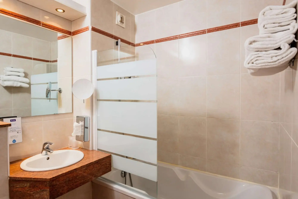 Brit Hotel Confort Nîmes Ouest - A9 sortie 25