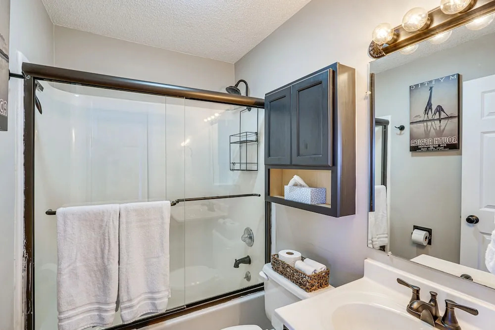 Village of Four Seasons Lake Condo w/ Pool Access
