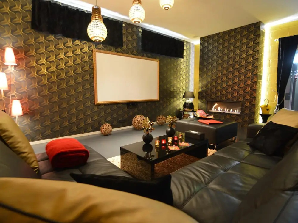 Deluxe Holiday Home in Welkenraedt with Hot Tub & Steam Shower