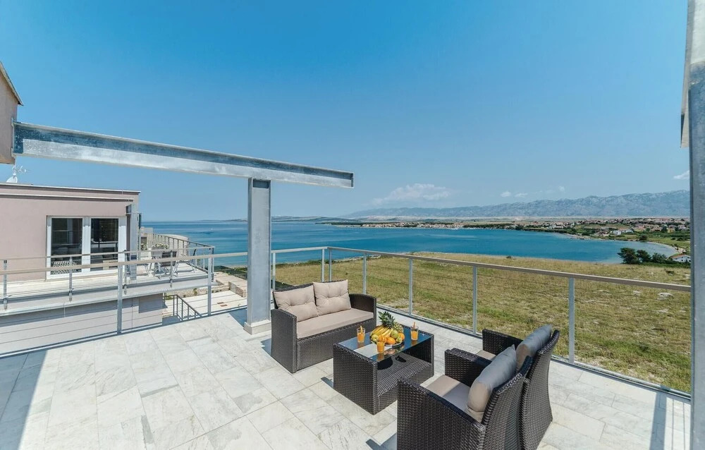 Amazing Home in Povljana With Wifi and 2 Bedrooms