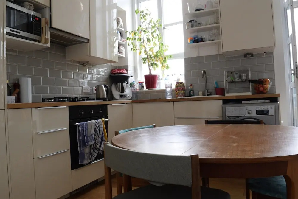 Bright 2 Bedroom Apartment Along the Thames