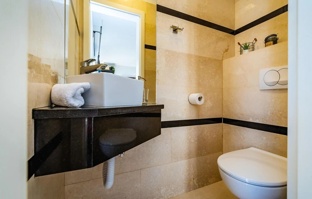 Amazing Home in Zadar with Outdoor Swimming Pool, Hot Tub & 2 Bedrooms