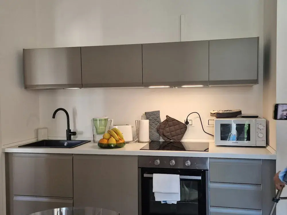 Moderno Bilocale con Terrazzo e Parcheggio