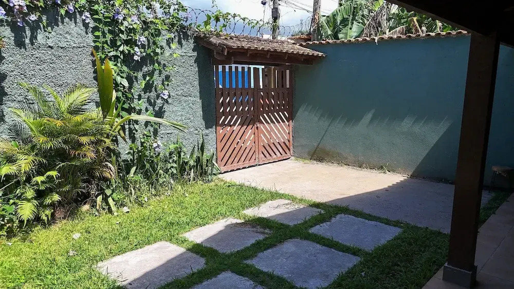 Casa a 200m da Praia com Piscina Privativa para Grupos em Boracéia