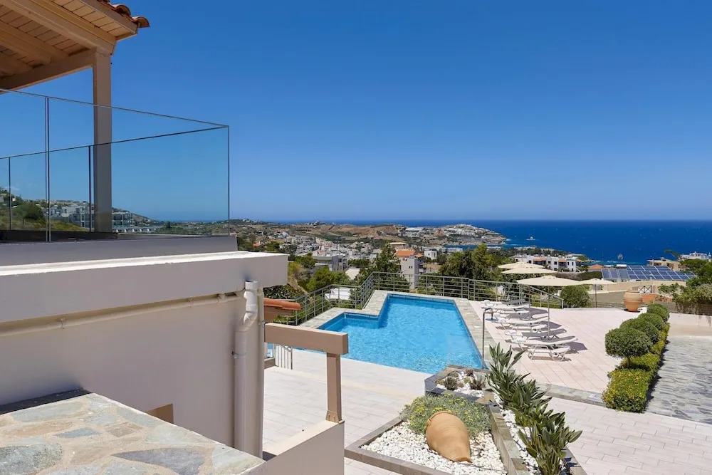 Stylish Pool Side Apartment With Stunning sea View RU