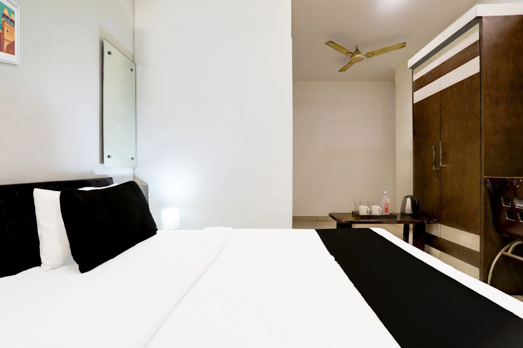 OYO 10454 Hotel Riviera