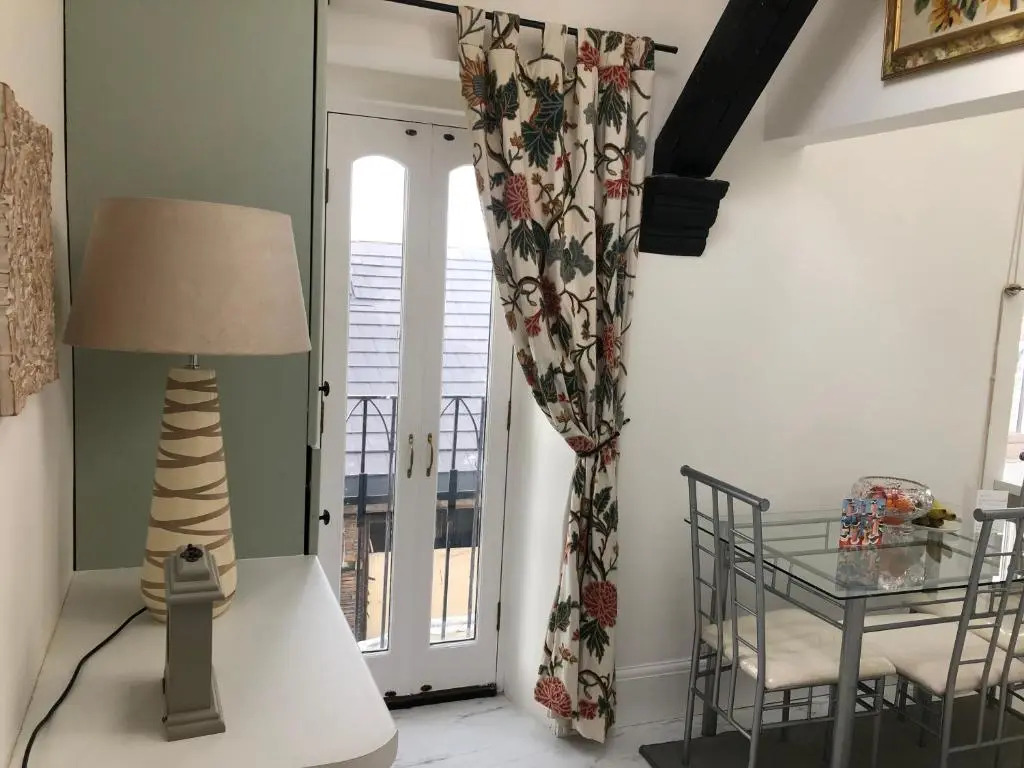 Charming 2-bed Apartment in Waterloo, Liverpool