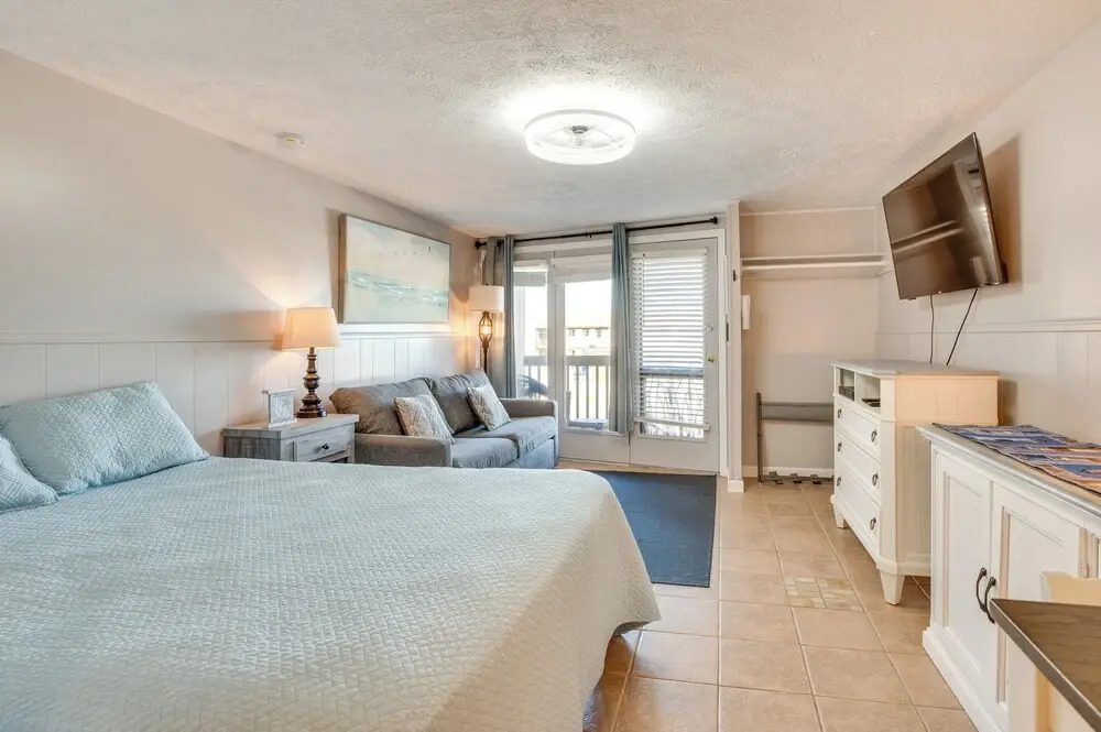 'beachfront 14' Condo on Old Orchard Beach