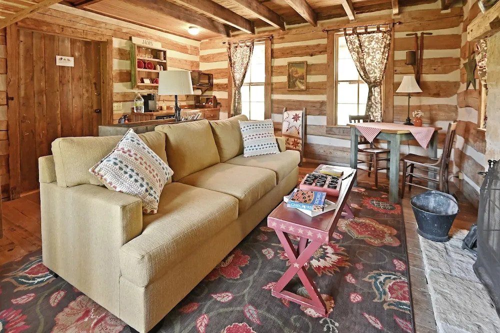 Ab Butler - Both Suites 2 Bedroom Cabin by RedAwning