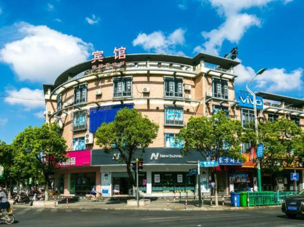 Huzhong Hotel