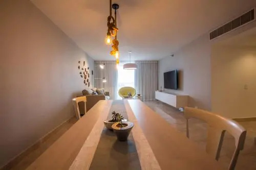 OCEAN VIEW DELUXE SUITE: PVT. BEACH & POOL