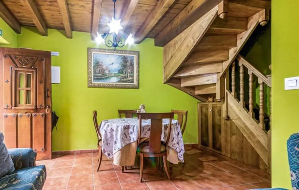 House with 3 bedrooms in Trescares with wonderful mountain view and enclosed garden 20 km from the beach