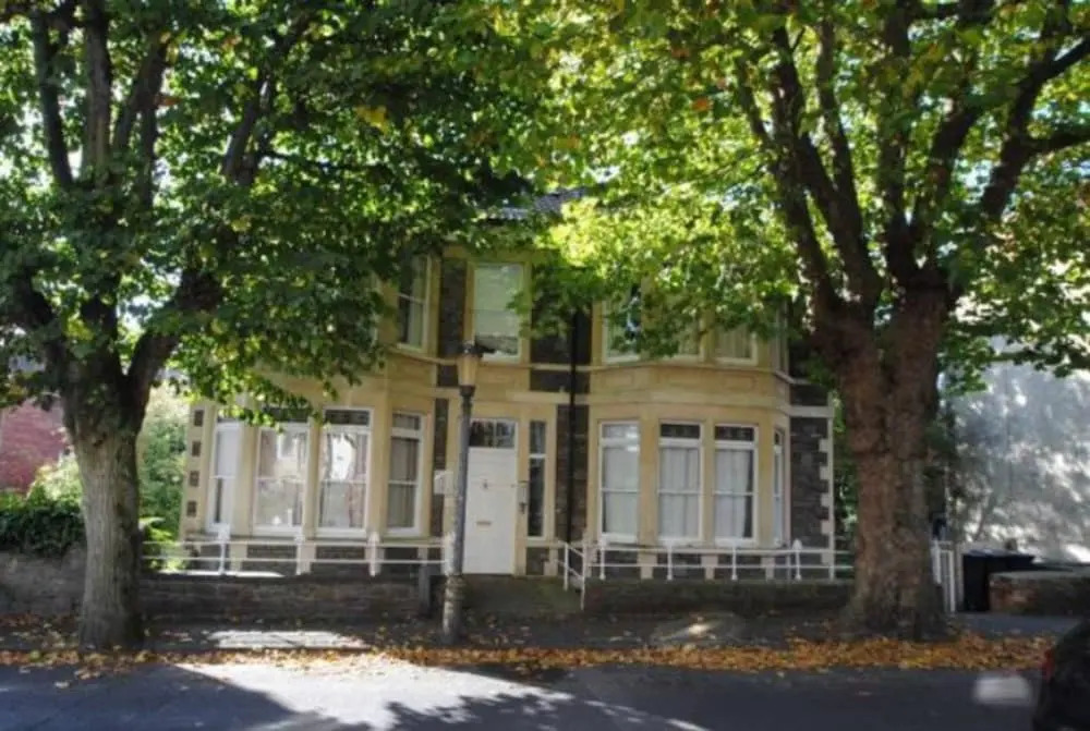 Modern 2 Double Bedroom Flat Near Gloucester Road