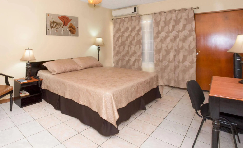 Hotel Tropico Inn