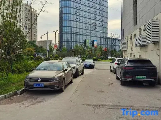 Wanshihe Serviced Apartment (Qianshan Garden)