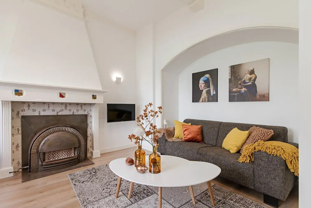 Cozy Castle Apartment
