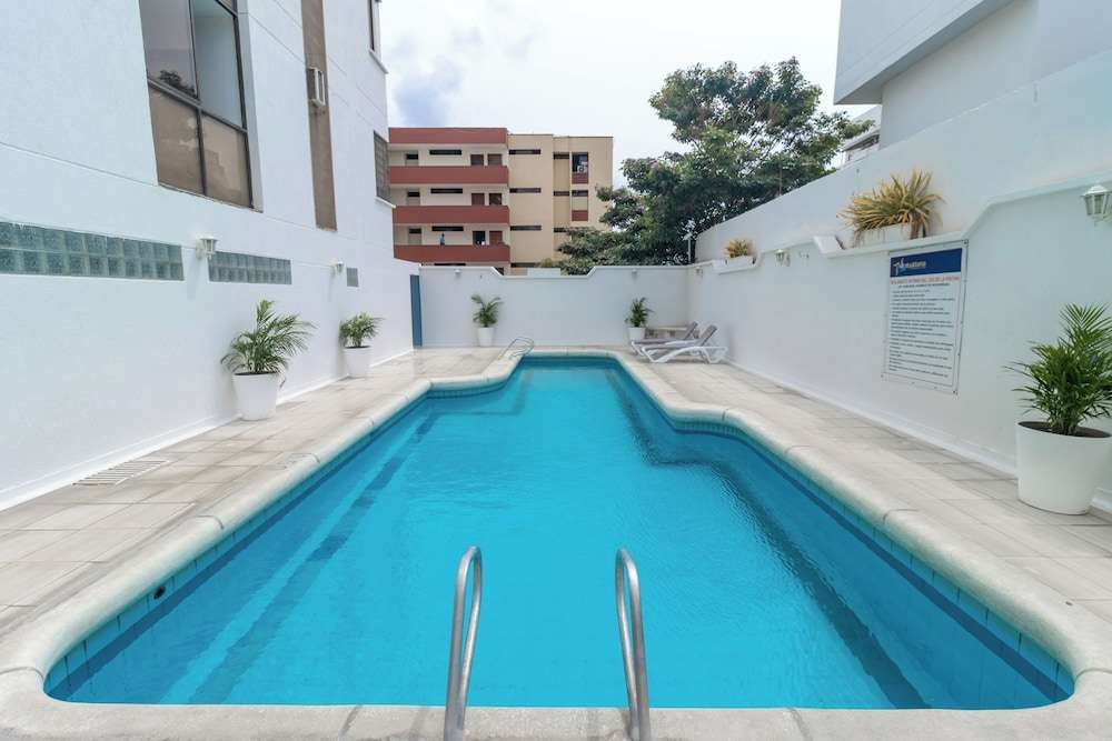 Hotel Axis Inn By GEH Suites