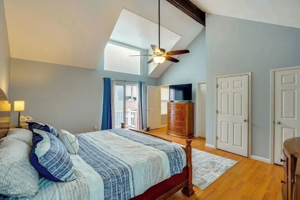 Lake Resort Access & On-site Pool! Ozarks Getaway