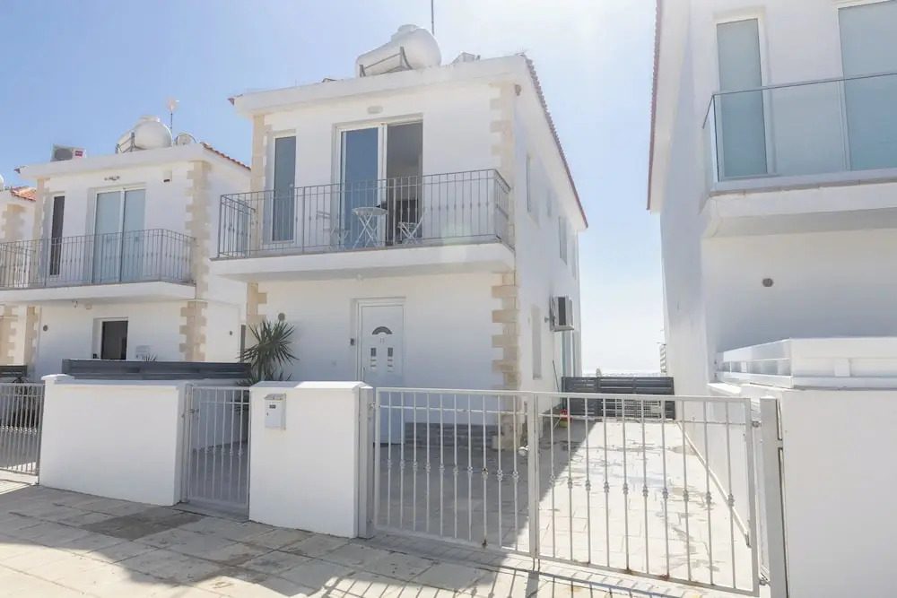 Villa Suri, Luxury Seafront Villa