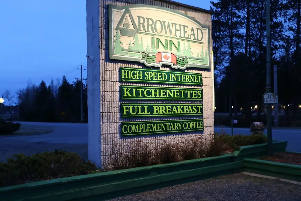 Arrowhead Inn by Baamans