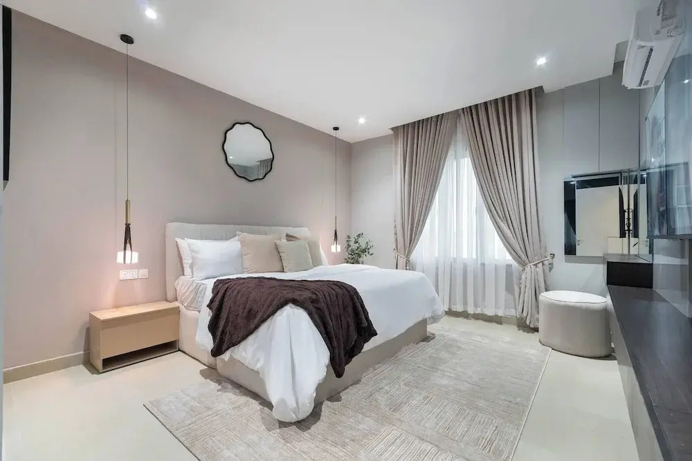 Chic Waterfront 2BR in Lekki Phase 1 - 5 Star Apt
