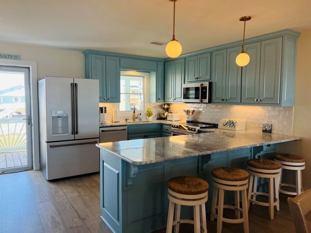 Salty Paradise 4 Bedroom Home by RedAwning
