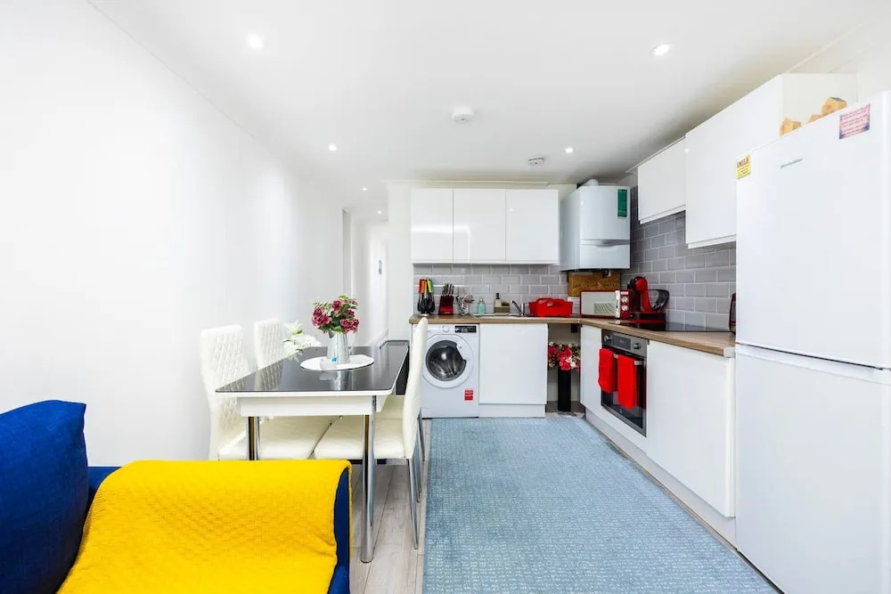 3 Bed 3 Bathroom Flat in Kensington B