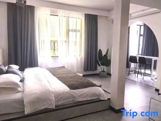Yueyang H·myway Daydream Homestay (Yueyang Tower District Hunan Institute of Science and Technology)