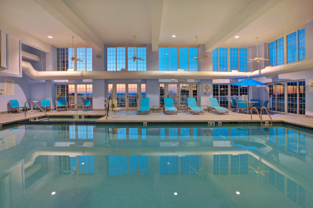 Holiday Inn Express Hotel & Suites Petoskey by IHG