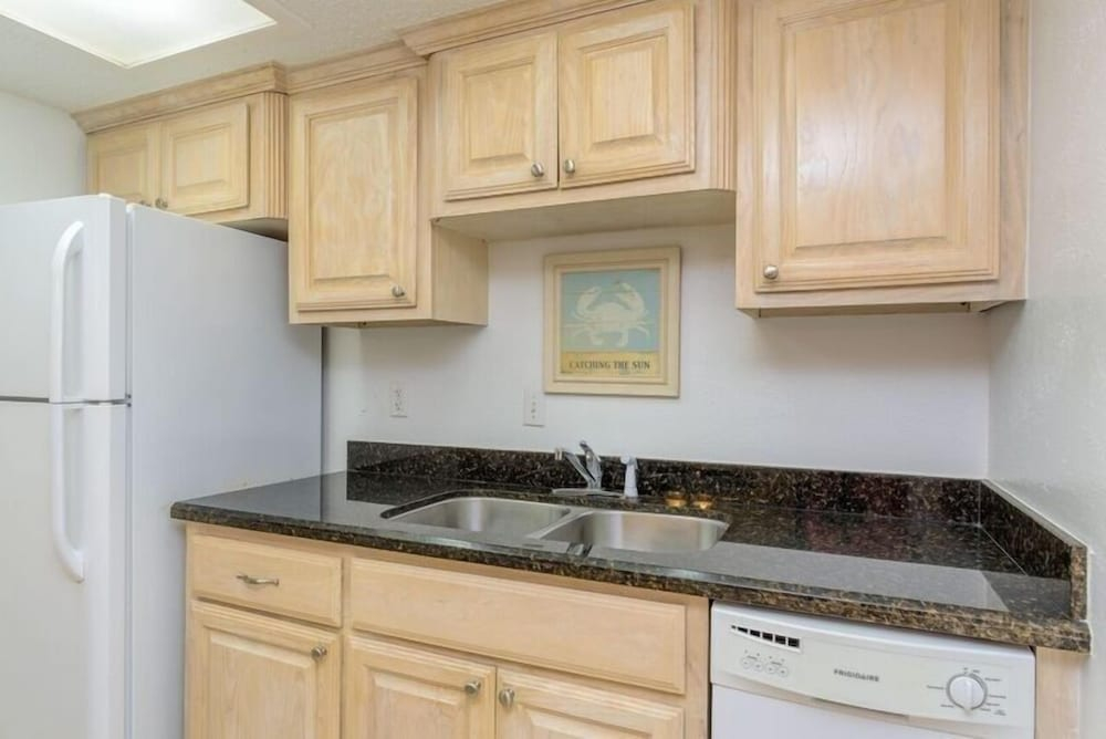 Tiki 111 - Ocean View Condo In South Padre Island 1 Bedroom Condo