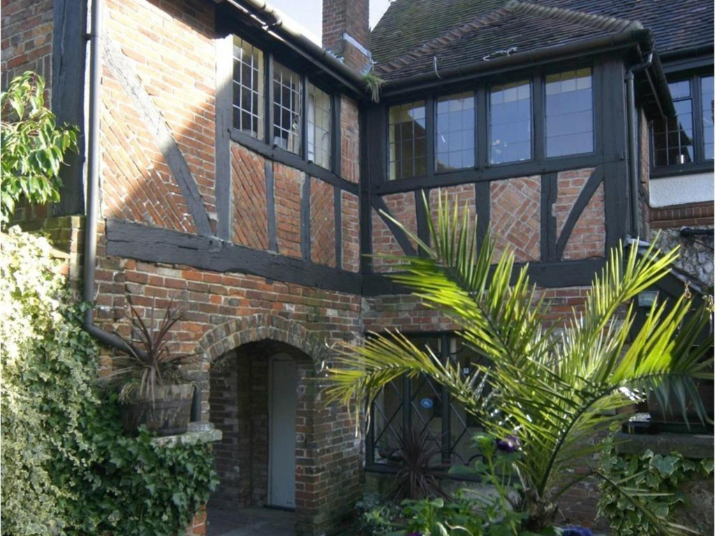Village House Hotel - Inn