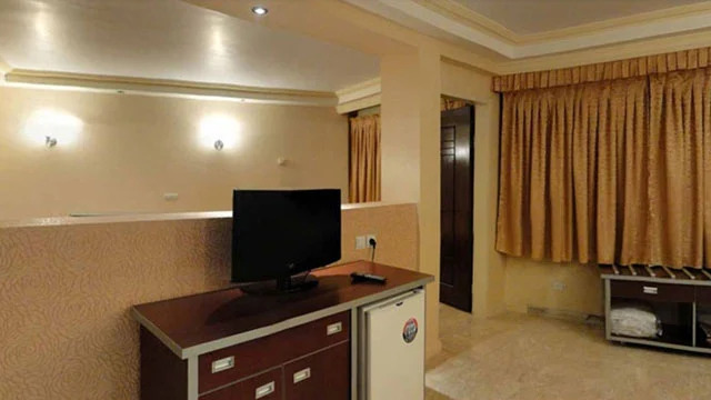 Hotel Piroozy