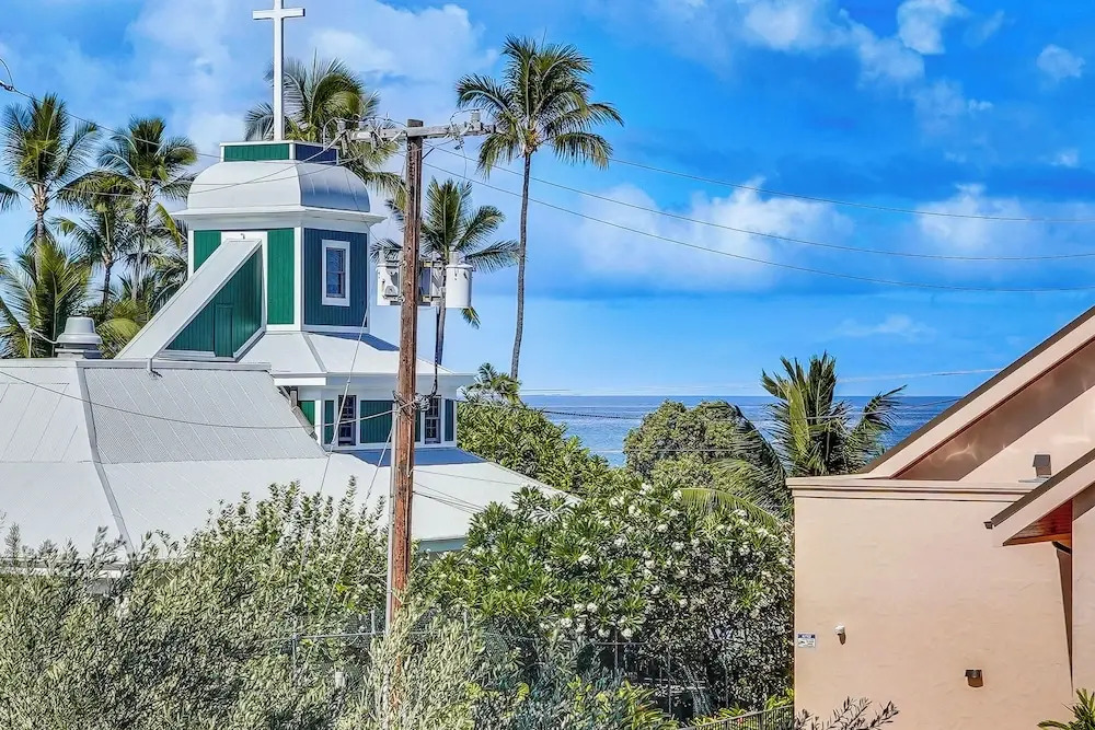 Kailua-kona Condo w/ Balcony: Walk to the Beach!