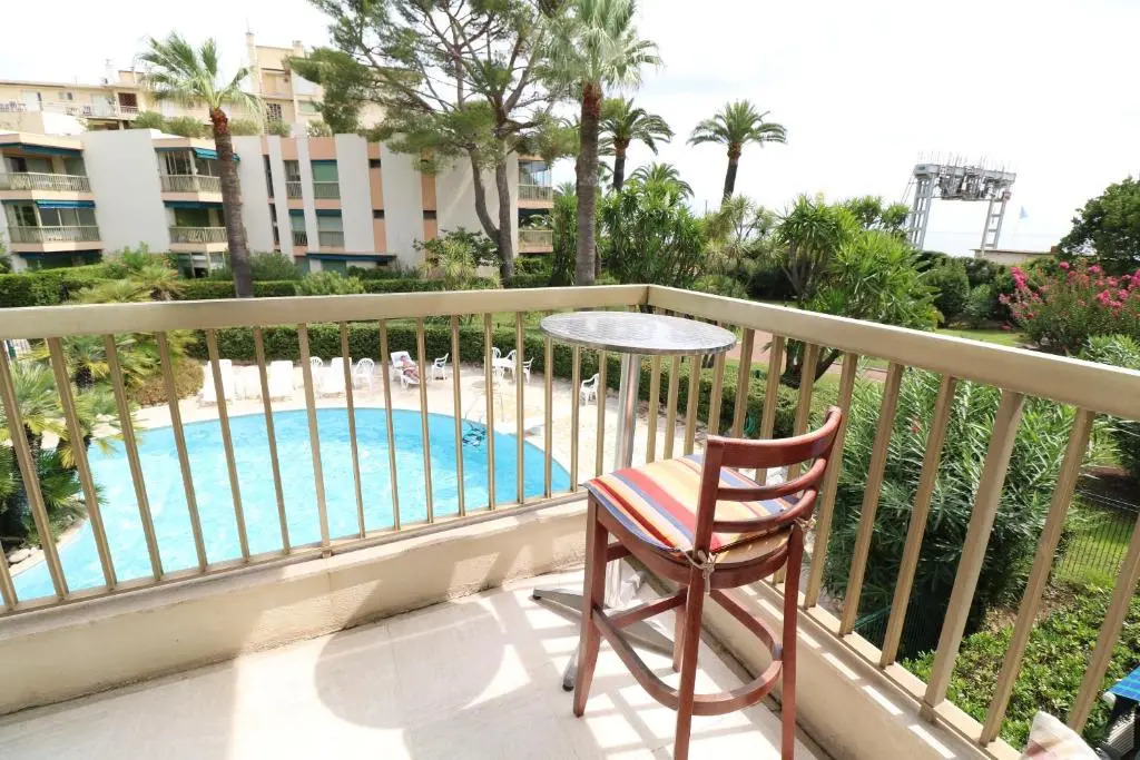 Sea side 2 bedroom with heated pool 322
