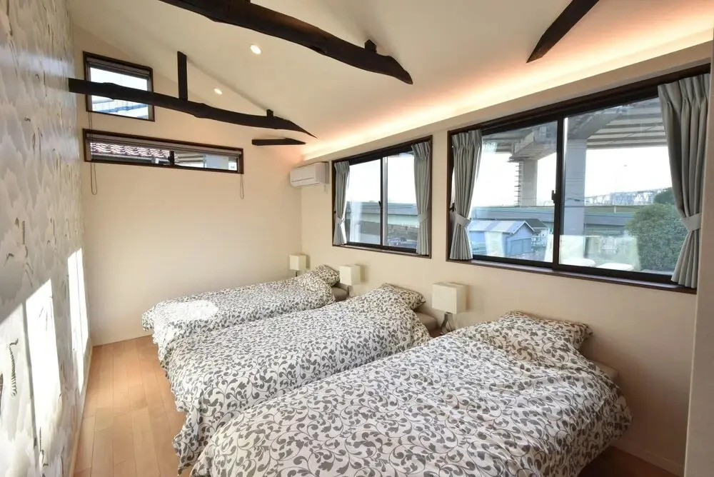world travelers House Hikari