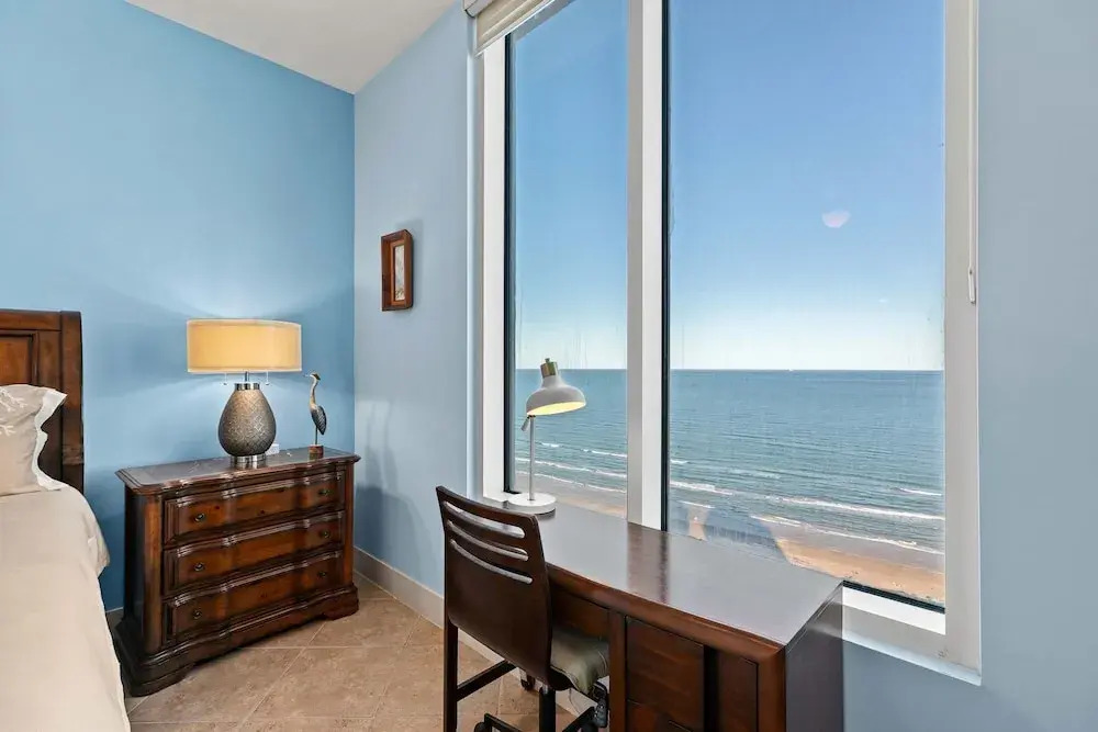 Sapphire Beach - Breathtaking 26th Floor Views 3 Bedroom Apts