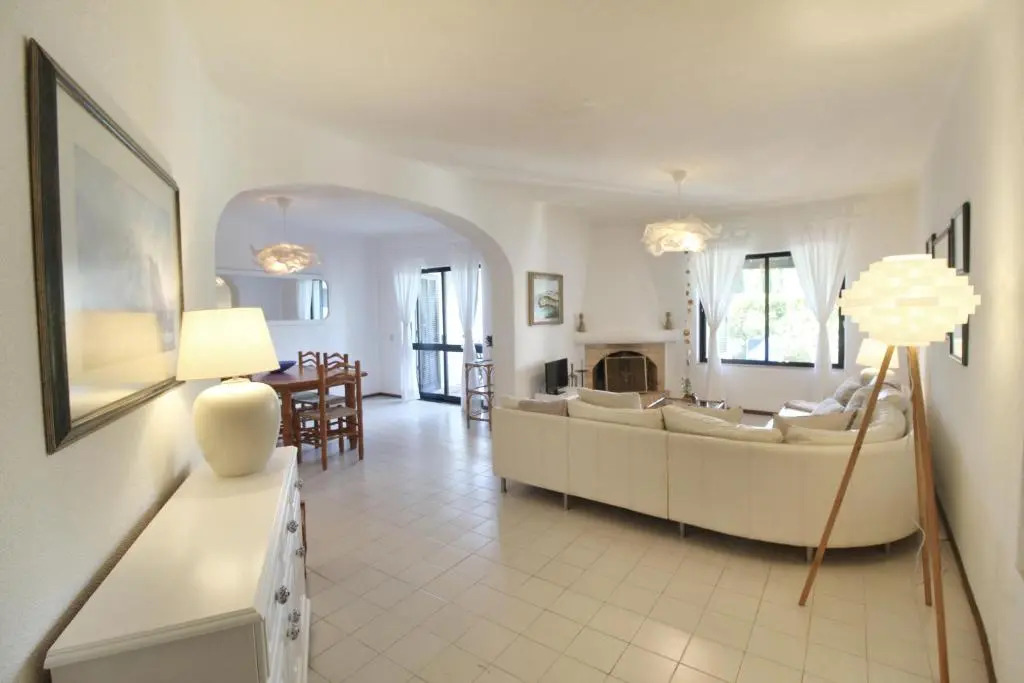 Typical Portuguese Beach House just 88m to the beach