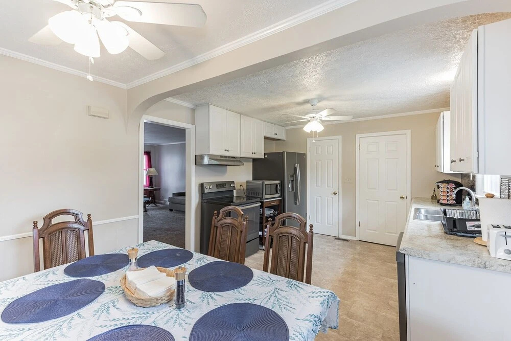 Beautiful 4 Br Home In Lovely Neighborhood - Walk To Pro Football Hof! 4 Bedroom Home by Redawning
